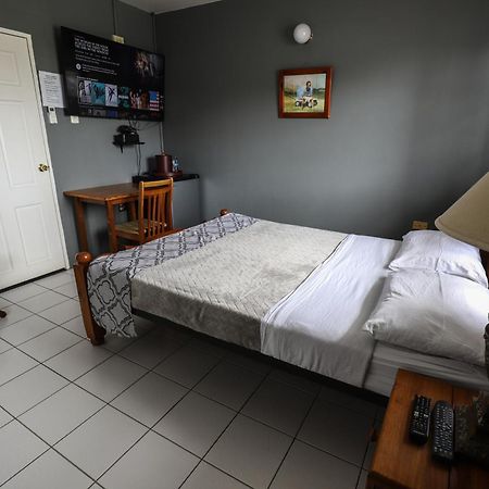 Airport Inn Piarco Экстерьер фото